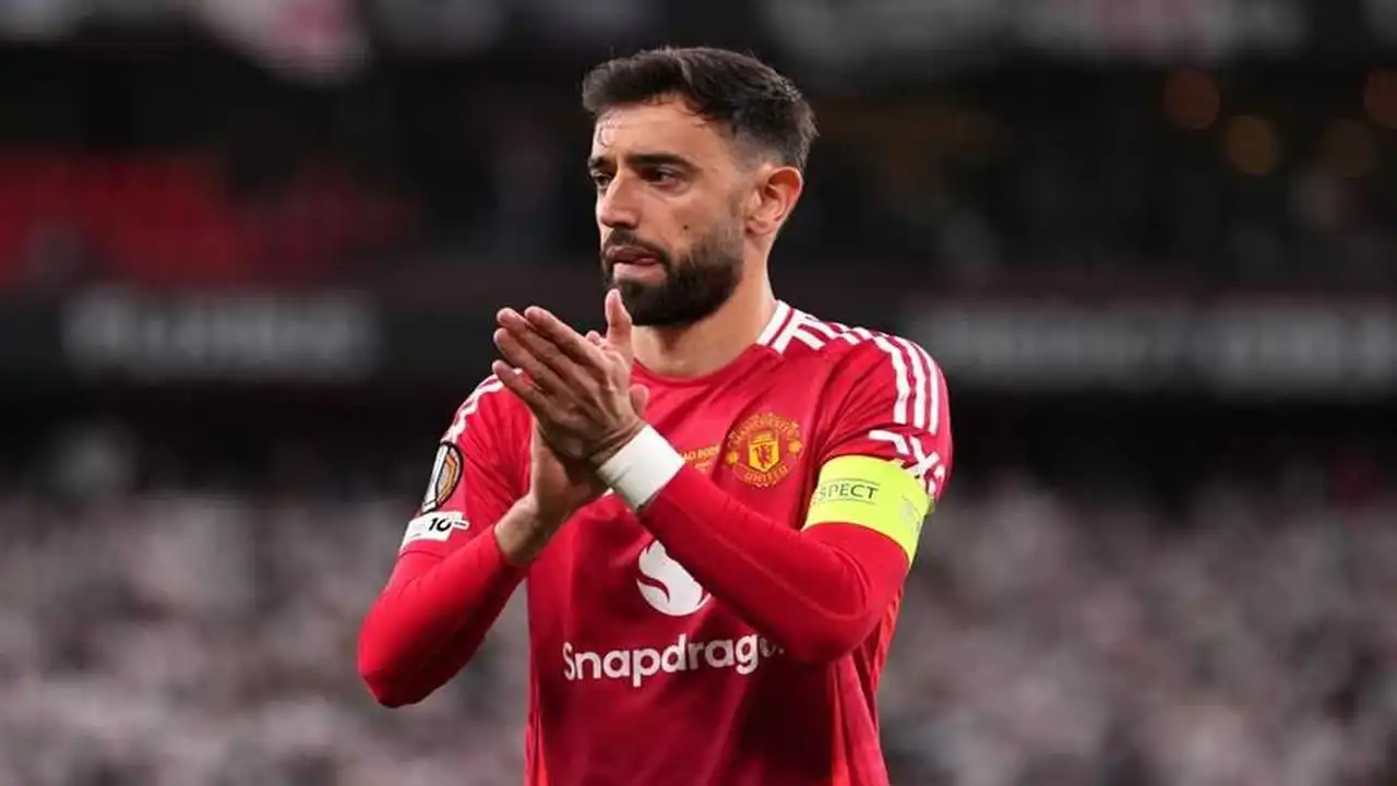 برونو فيرنانديز: رفضت الرحيل مرتين عن يونايتد والسبب كشفه الآن